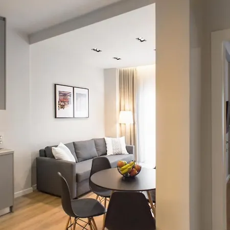 Stylish And Renovated Retreat In Thessaloniki: Cozy At Ioulianou 33 테살로니키