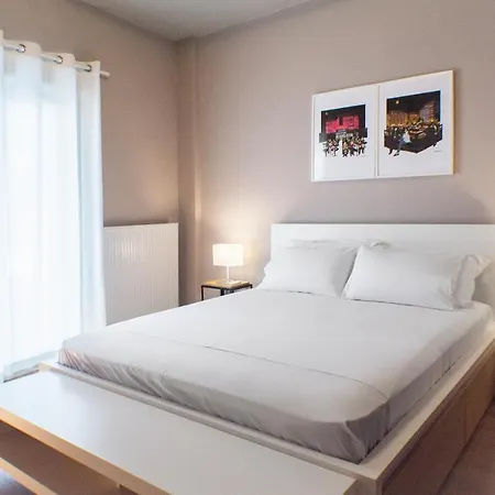 Stylish And Renovated Retreat In Thessaloniki: Cozy At Ioulianou 33 아파트 *
