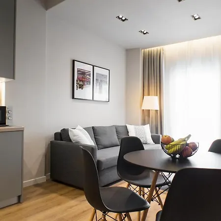Stylish And Renovated Retreat In Thessaloniki: Cozy At Ioulianou 33 Salonic