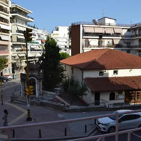 Stylish And Renovated Retreat In Thessaloniki: Cozy At Ioulianou 33 * 테살로니키