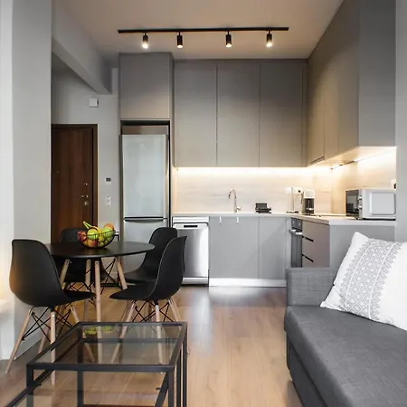 Apartment Stylish And Renovated Retreat In Thessaloniki: Cozy At Ioulianou 33 *