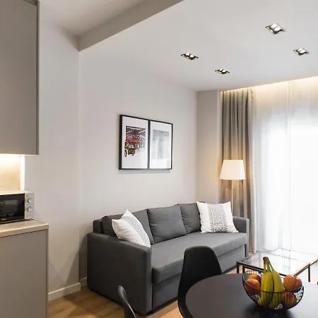 Stylish And Renovated Retreat In Thessaloniki: Cozy At Ioulianou 33 * Thessaloniki