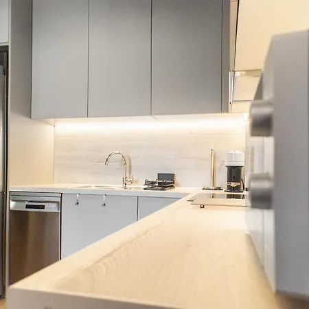 Stylish And Renovated Retreat In Thessaloniki: Cozy At Ioulianou 33 Apartment Thessaloniki