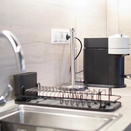 Stylish And Renovated Retreat In Thessaloniki: Cozy At Ioulianou 33 Apartment Thessaloniki