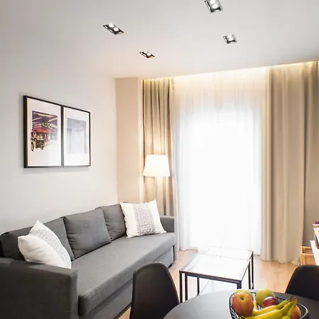 Stylish And Renovated Retreat In Thessaloniki: Cozy At Ioulianou 33 Apartment Thessaloniki