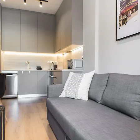 Stylish And Renovated Retreat In Thessaloniki: Cozy At Ioulianou 33 Thessaloniki