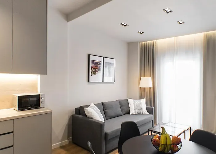 Stylish And Renovated Retreat In Thessaloniki: Cozy At Ioulianou 33 * Thessaloníki