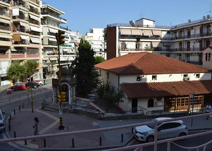 Stylish And Renovated Retreat In Thessaloniki: Cozy At Ioulianou 33 * Thessaloníki