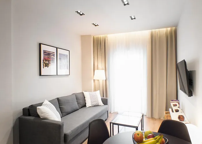 Stylish And Renovated Retreat In Thessaloniki: Cozy At Ioulianou 33 Apartment Thessaloniki
