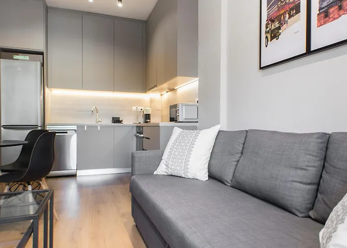 Stylish And Renovated Retreat In Thessaloniki: Cozy At Ioulianou 33 Thessaloniki